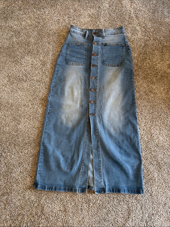 Dresses & Skirts - Classic Button-Front Blue Denim Maxi Skirt size small